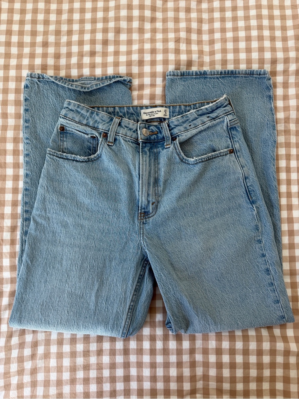 Abercrombie & Fitch The 90s Relaxed High Rise Jean Light Wash